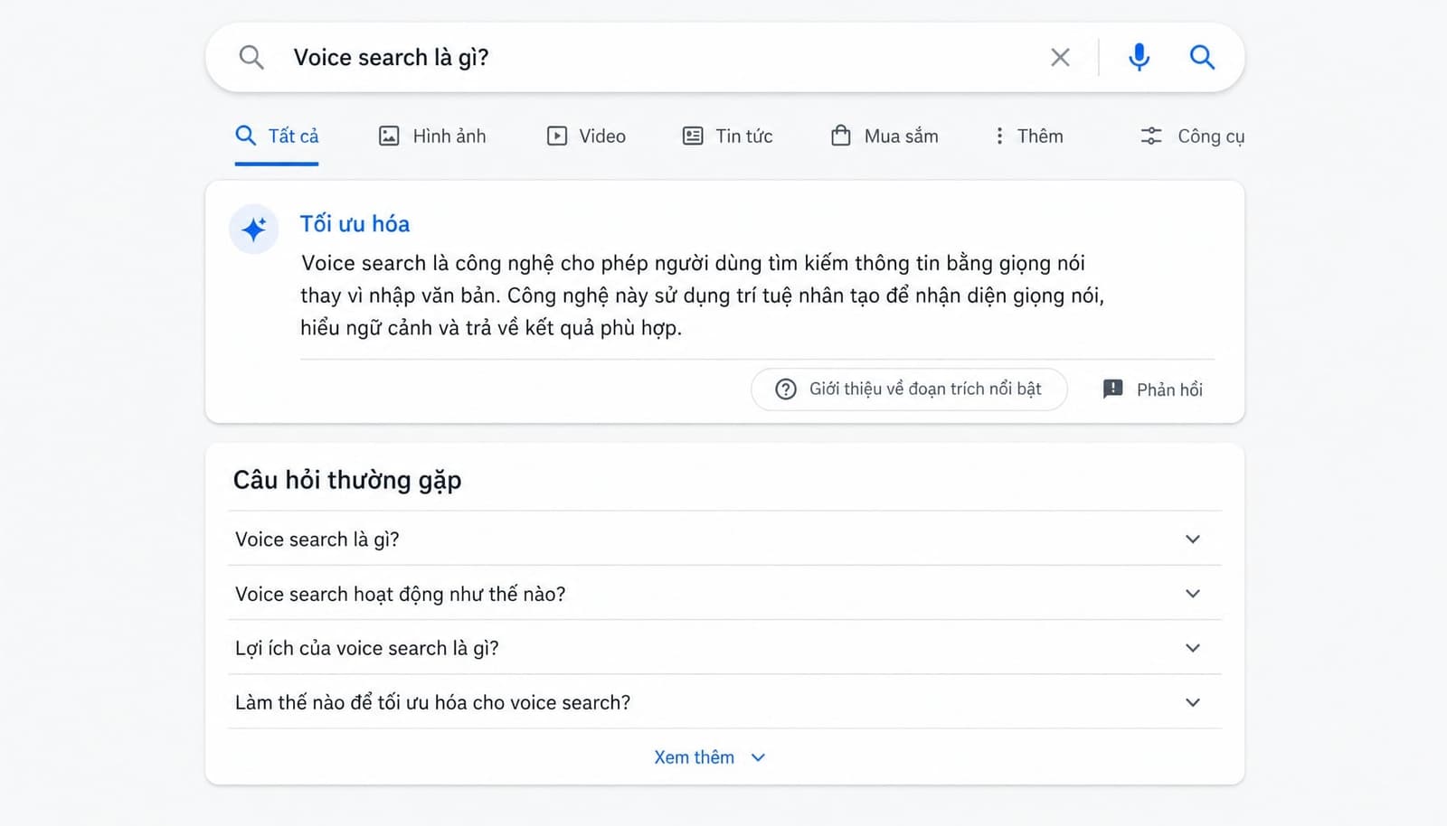 SERP hiển thị featured snippet và hộp People Also Ask cho một truy vấn dạng câu hỏi